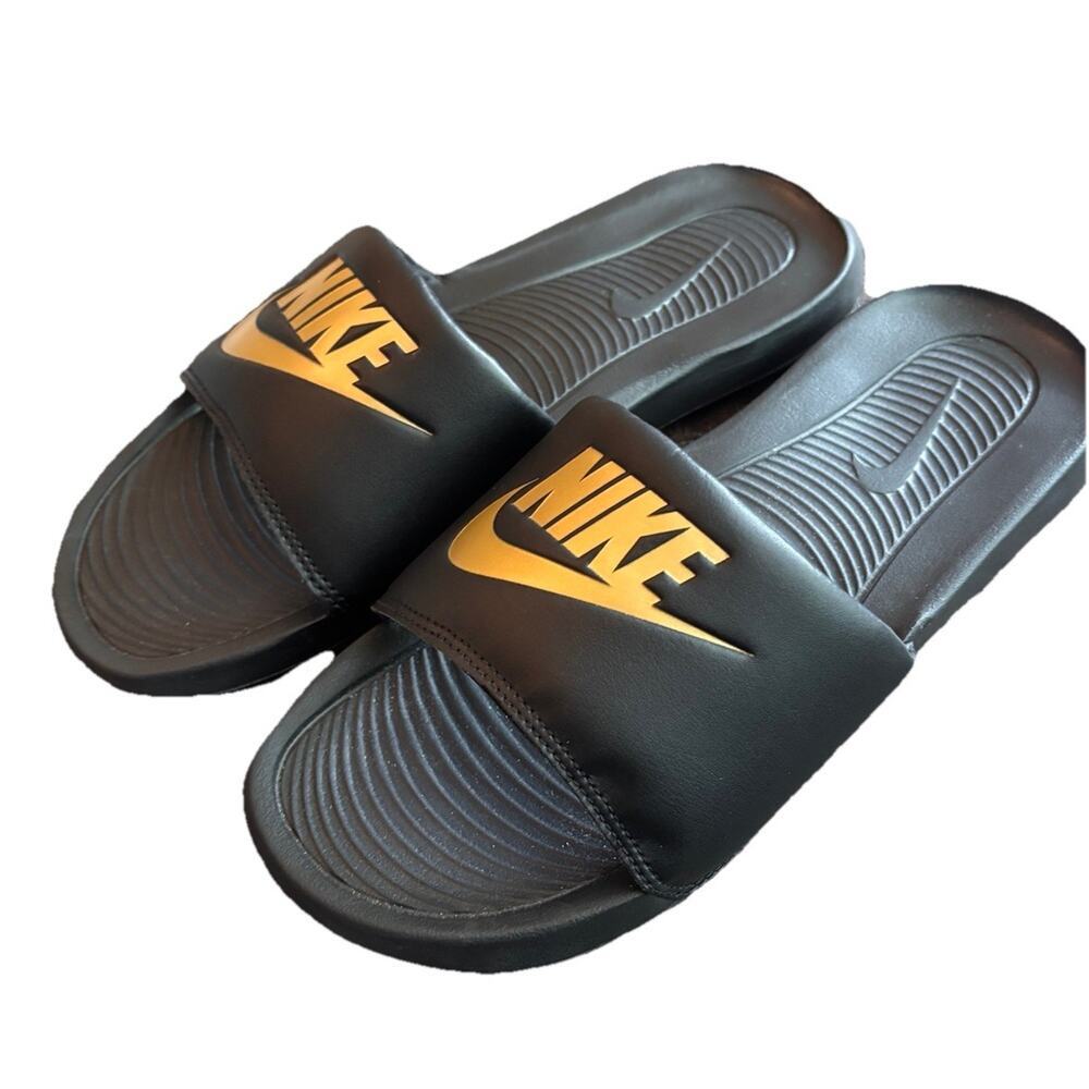 Nike VICTORI ONE Black/Metallic Gold CN9675-006 Comfort Sandals Mens Sz 8 - Picture 1 of 5
